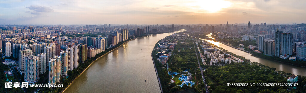 城市河畔日出壮丽景观
