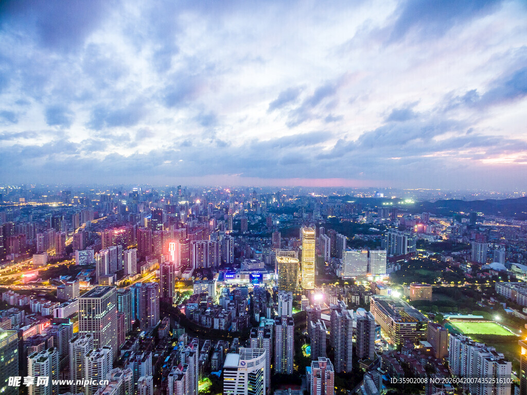 城市璀璨夜景俯瞰图