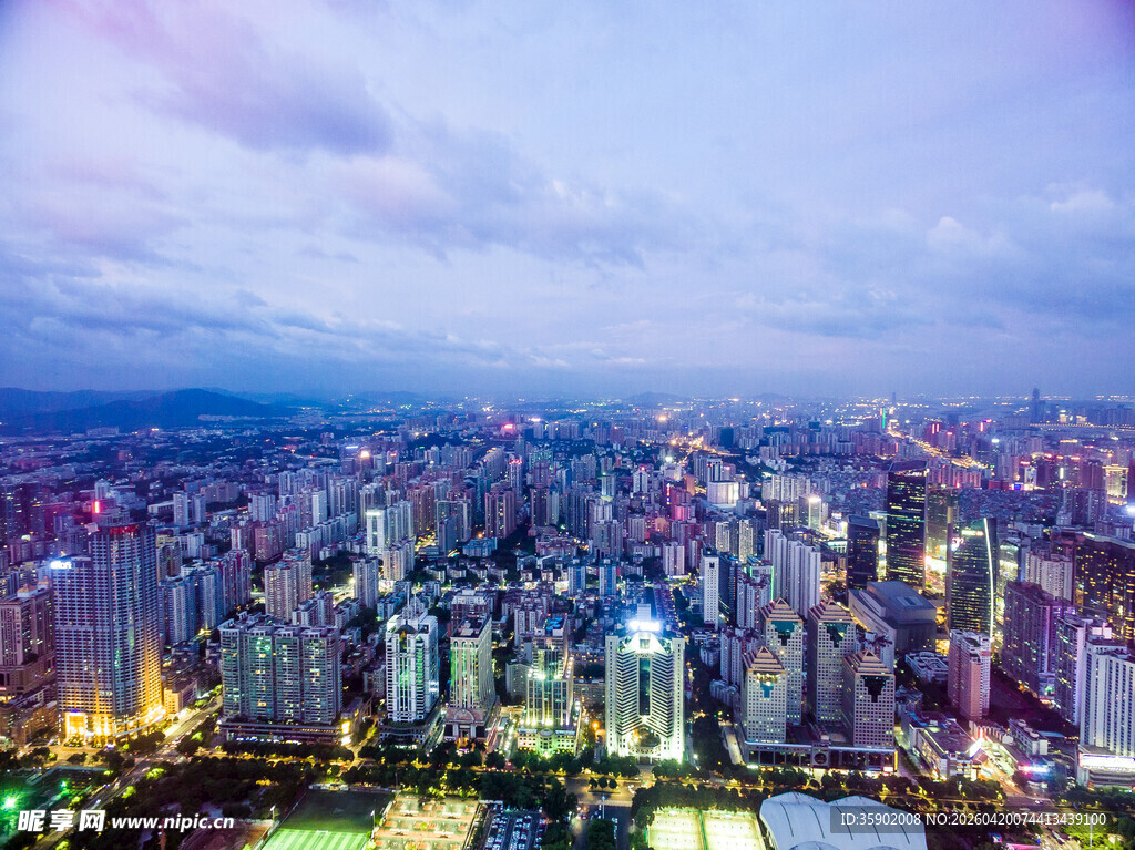 繁华都市夜景俯瞰