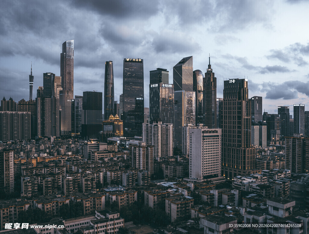 都市高楼林立的壮观景象