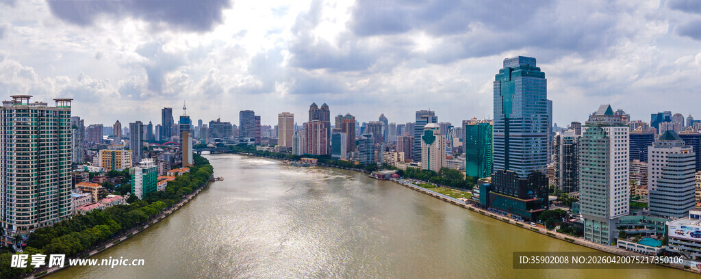城市河畔高楼风景图