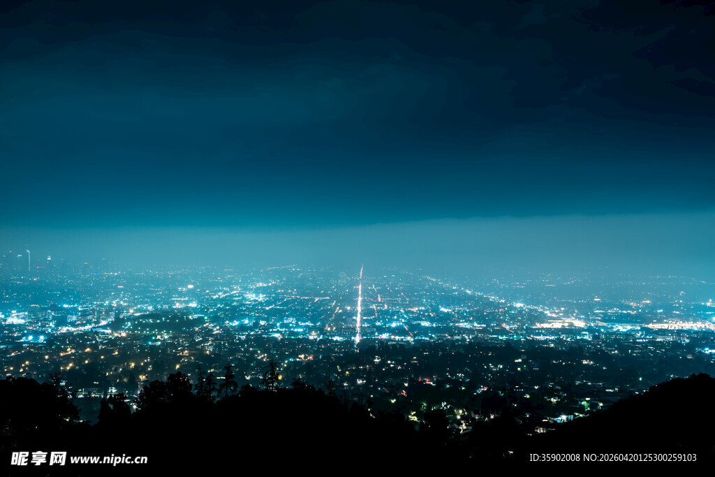 城市夜景俯瞰图