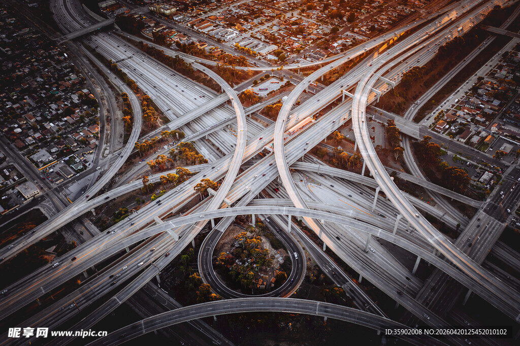 交错纵横的复杂道路景观