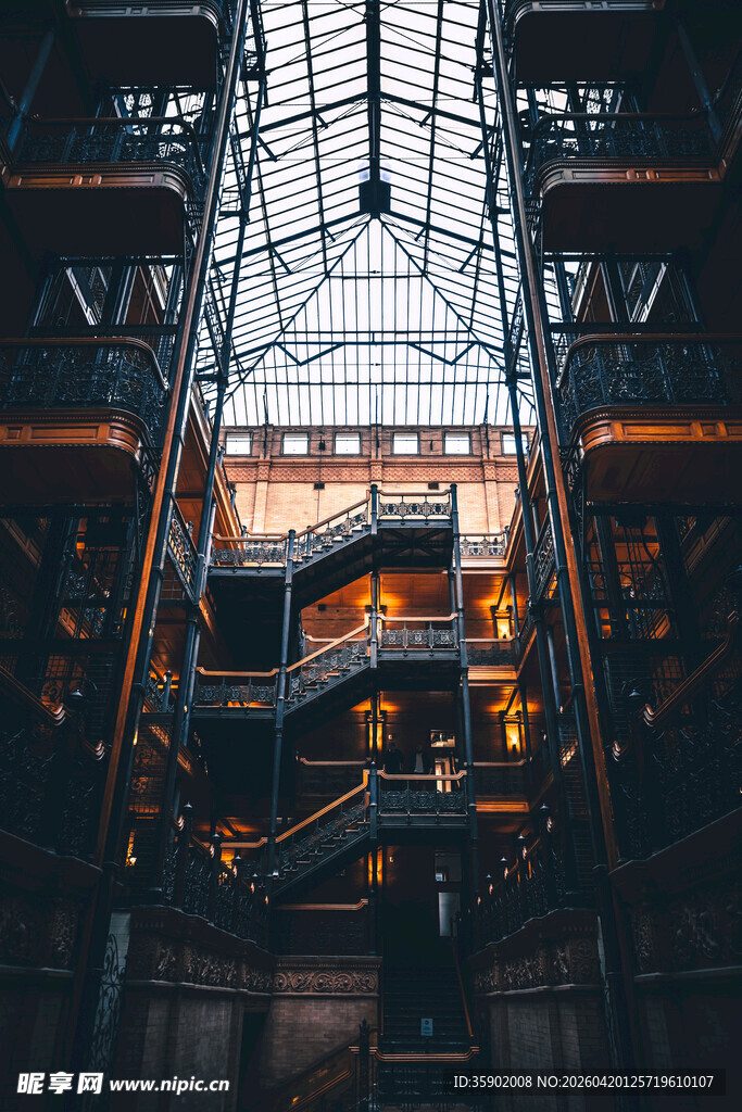 工业风建筑内部景观