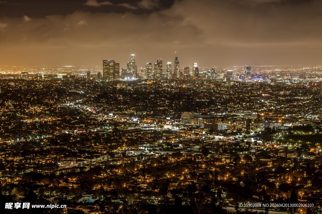 城市璀璨夜景鸟瞰图