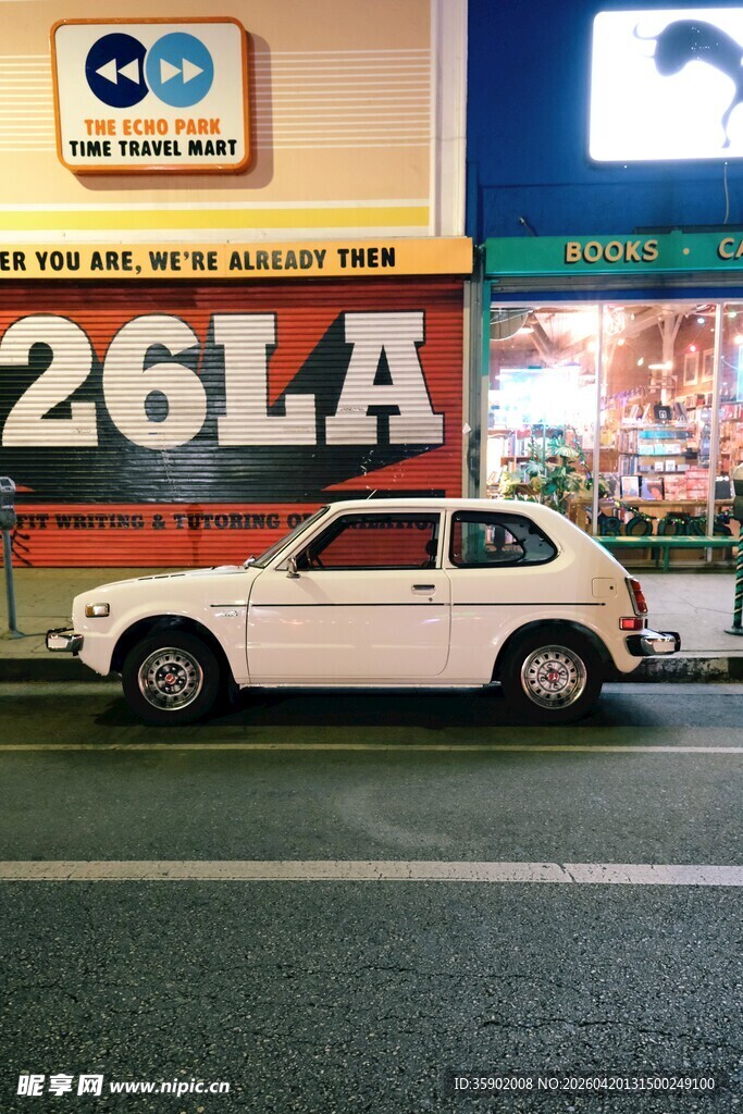 街头复古小车