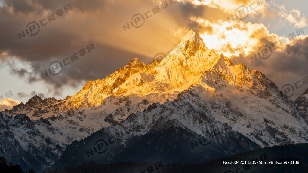 日照金山高清图片