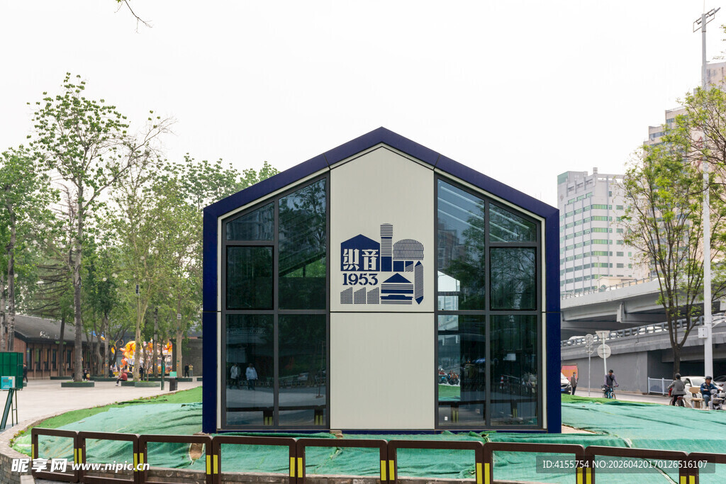 户外玻璃小屋独特建筑景观