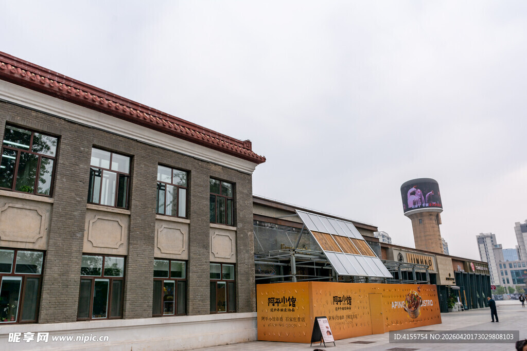 城市街头的特色建筑与设施