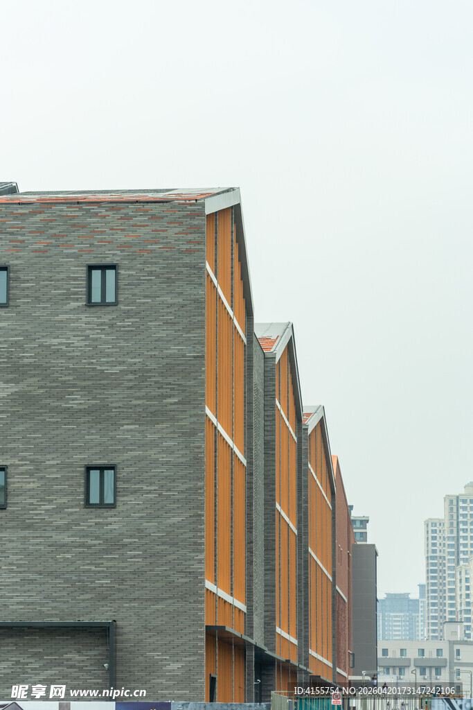 城市中排列的多层建筑