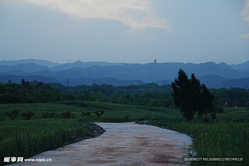 乡间小路 远山近景