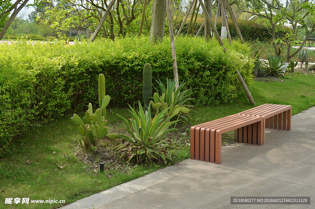 户外红砖长椅 绿植环绕