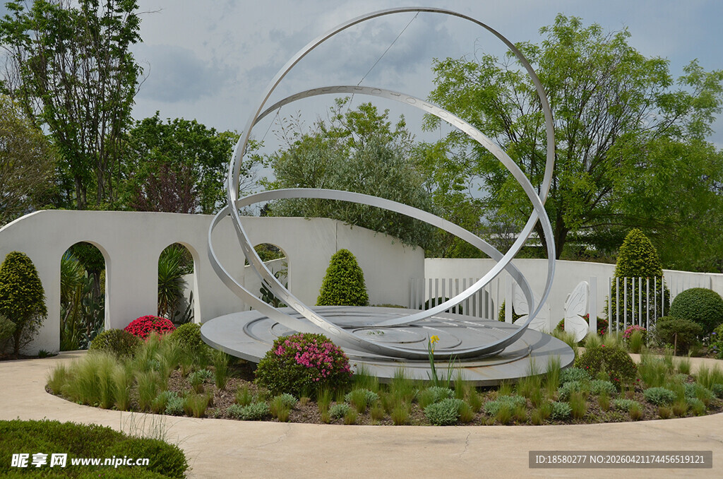 户外金属环形雕塑景观