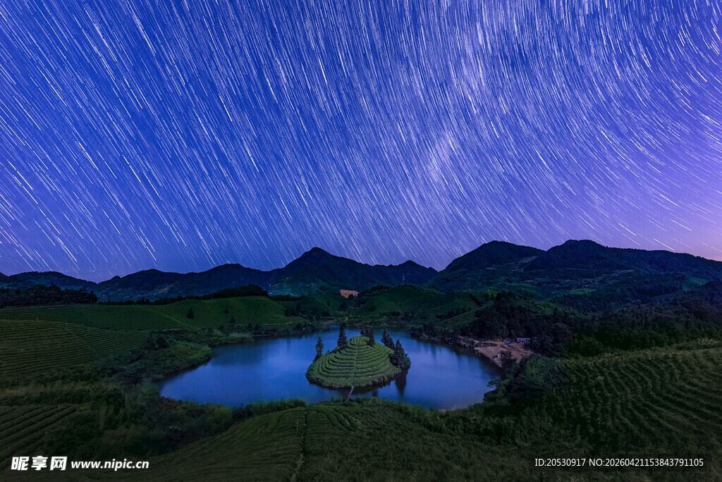 浙江金华武义乡村梯田下心形湖星