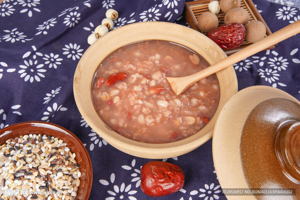 营养八宝粥食材与成品展示