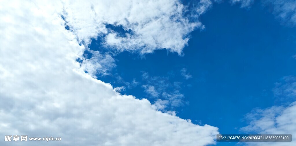 蓝天白云景致