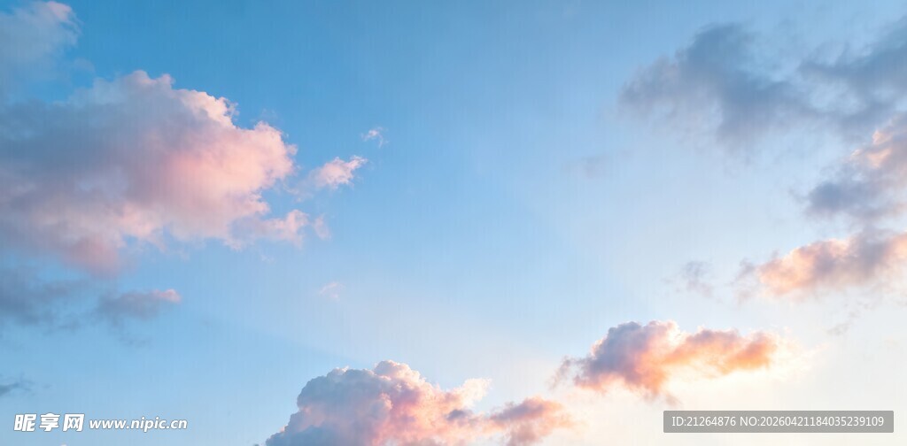 蓝天粉云美景
