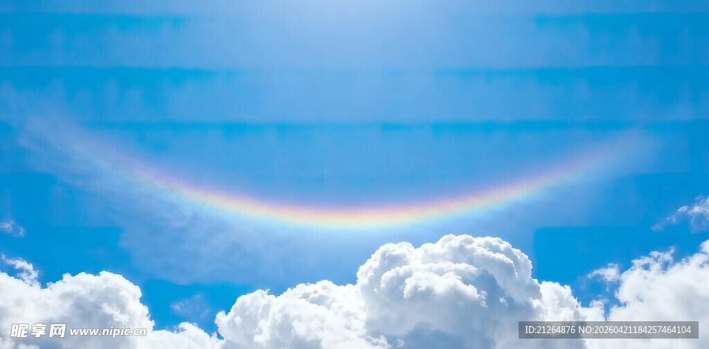 蓝天下的绚丽彩虹
