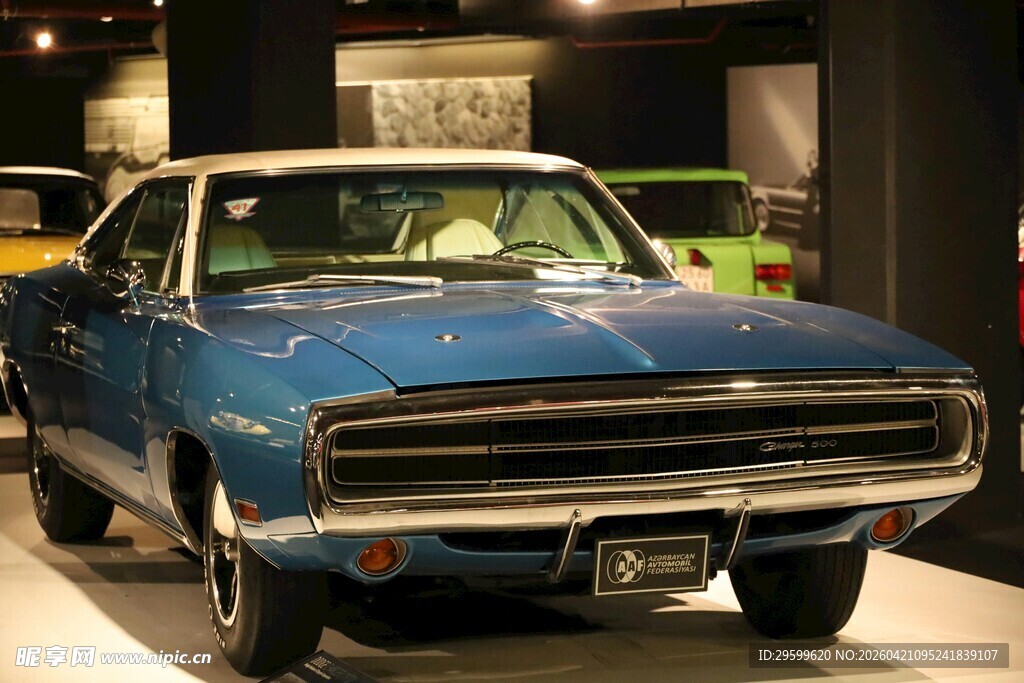 复古蓝色经典轿车展示