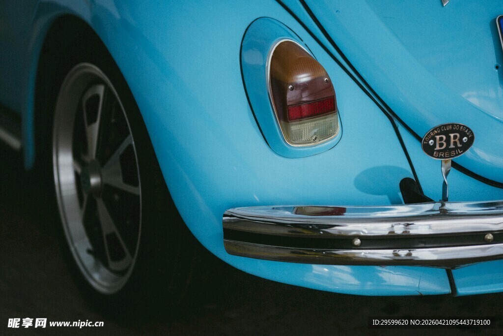 复古蓝色甲壳虫汽车尾部