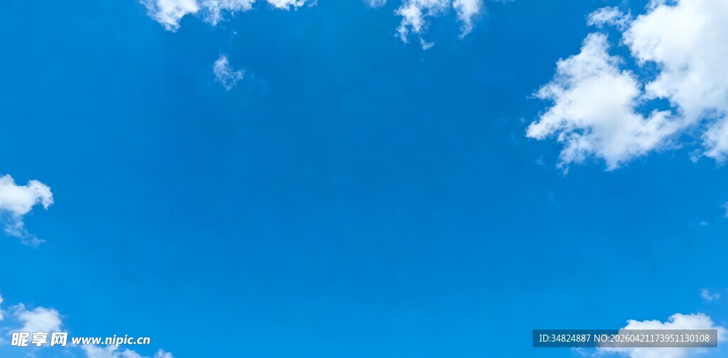 晴朗蓝天飘着几朵白云