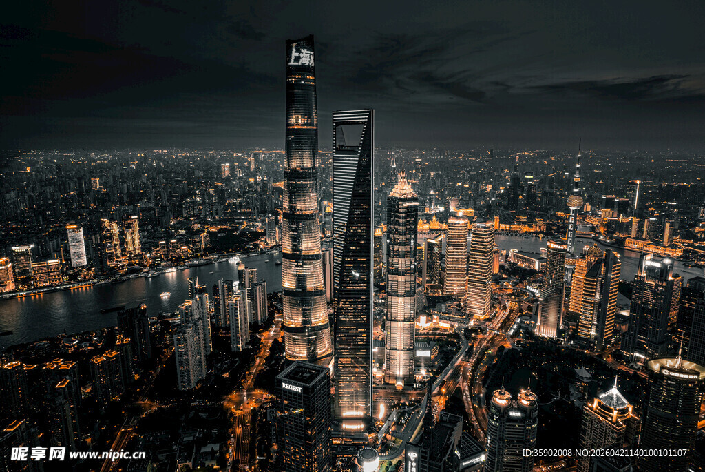 上海夜景璀璨摩天大楼