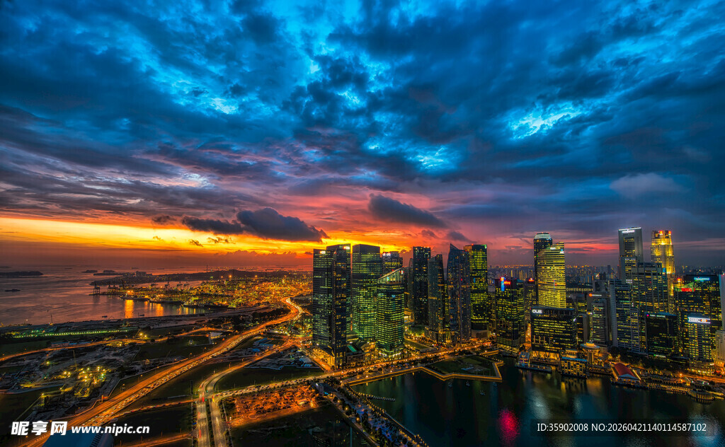 城市黄昏天际线壮丽景观