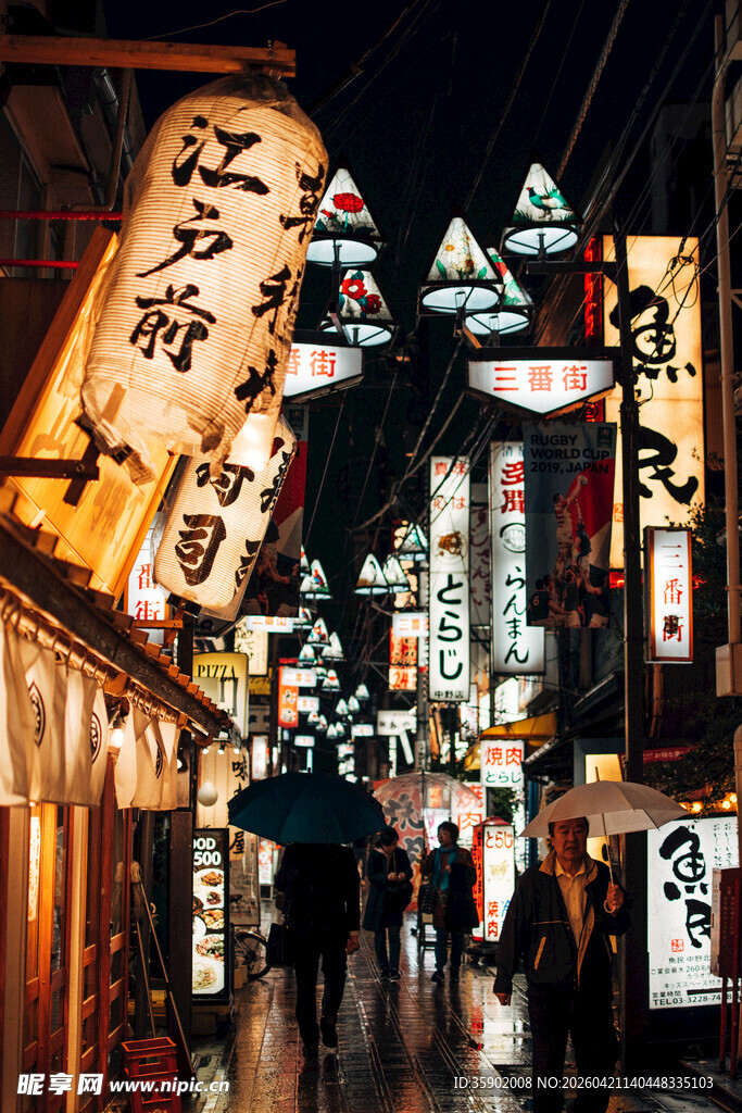 日本街头繁华夜景