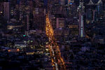 城市夜景车流璀璨