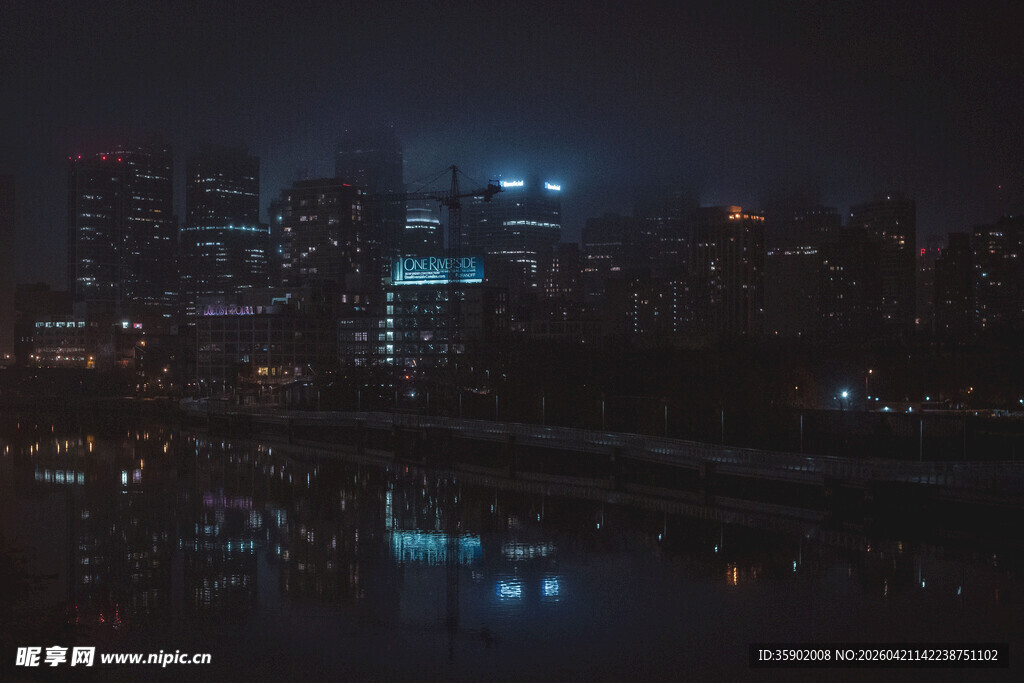 城市夜景中的璀璨灯火
