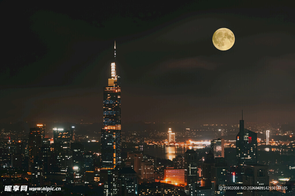 月夜下的繁华都市景观