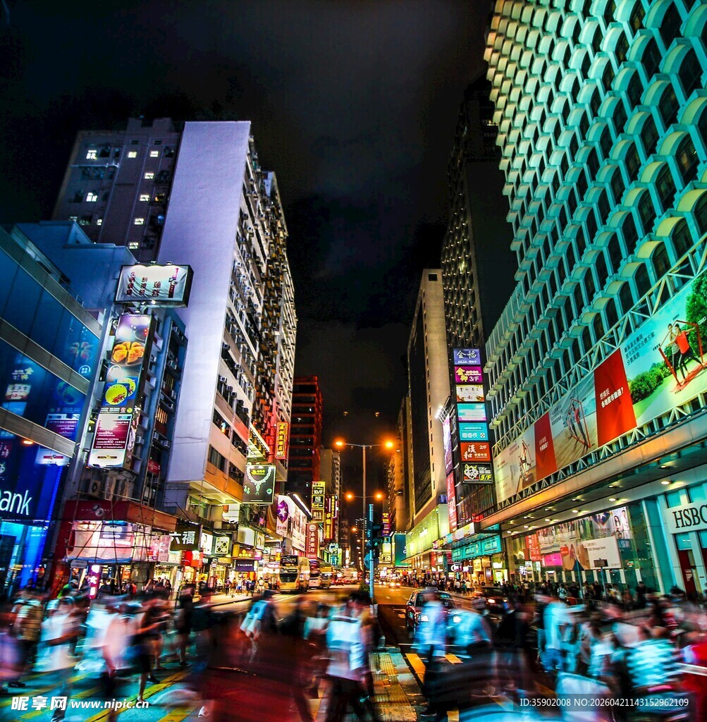 繁华都市夜景人流涌动