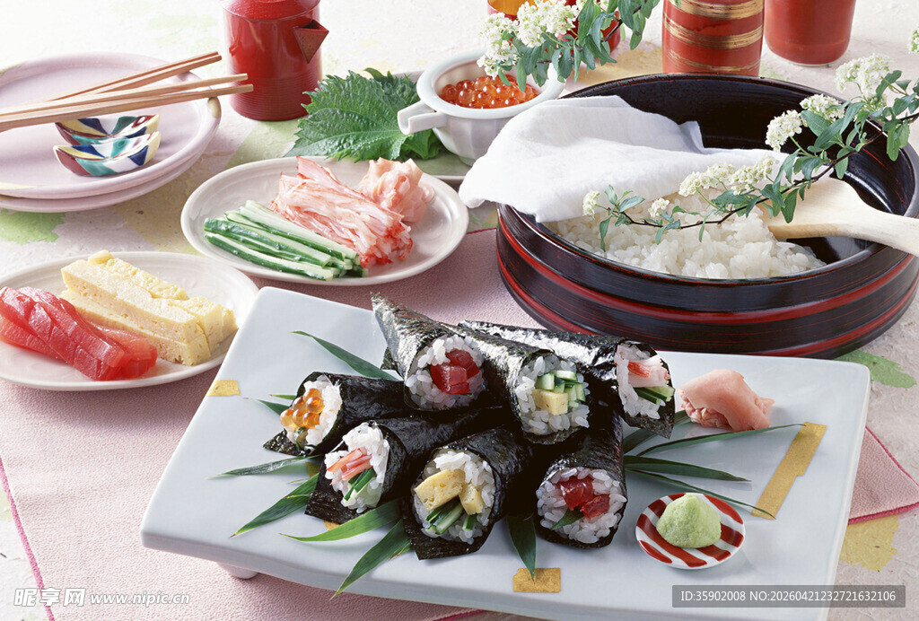 多样日式寿司及料理拼盘