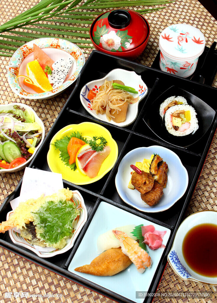 丰盛日式美食拼盘