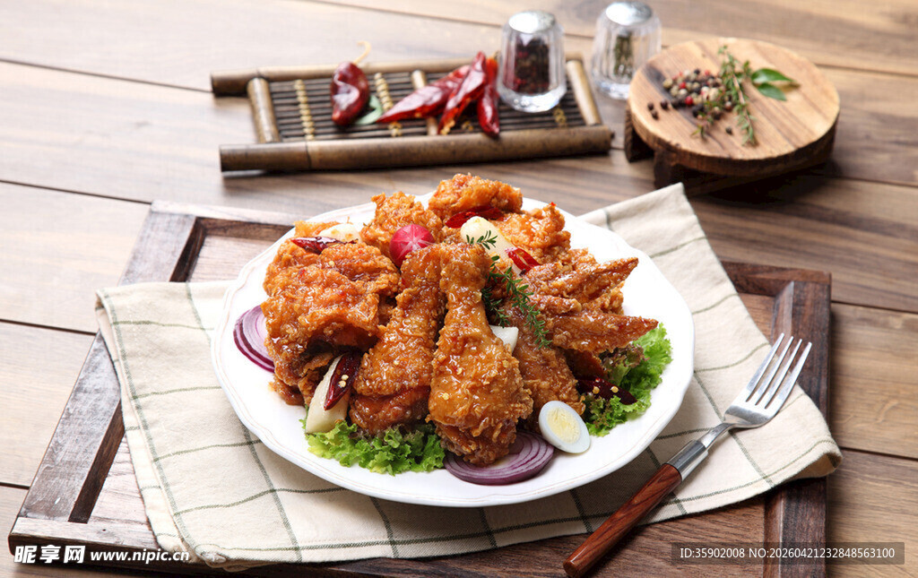 美味炸鸡摆盘诱人