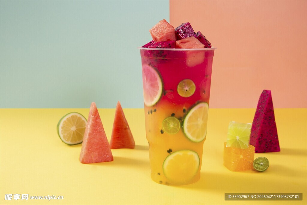 多彩糖果杯与几何装饰