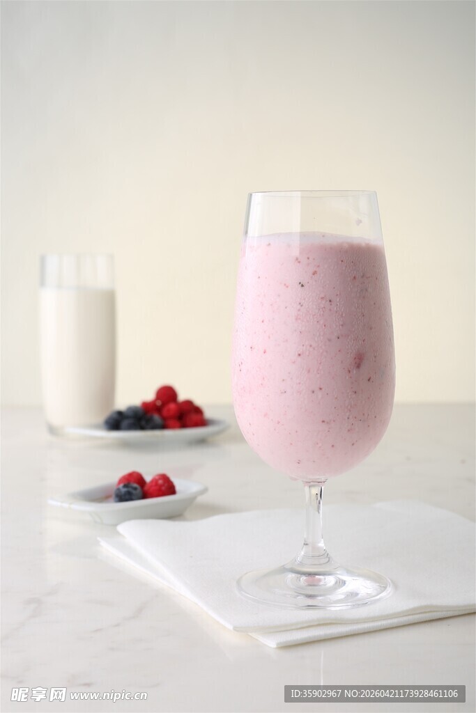 粉色美味奶昔视觉与味觉盛宴