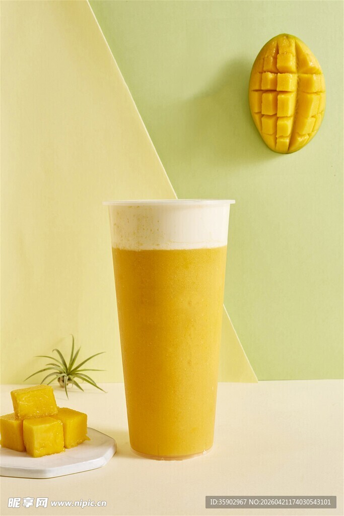 芒果饮品与鲜果诱人组合