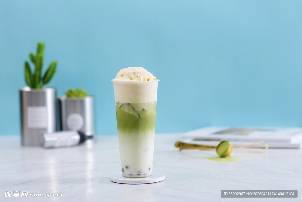 清新绿色奶盖茶饮