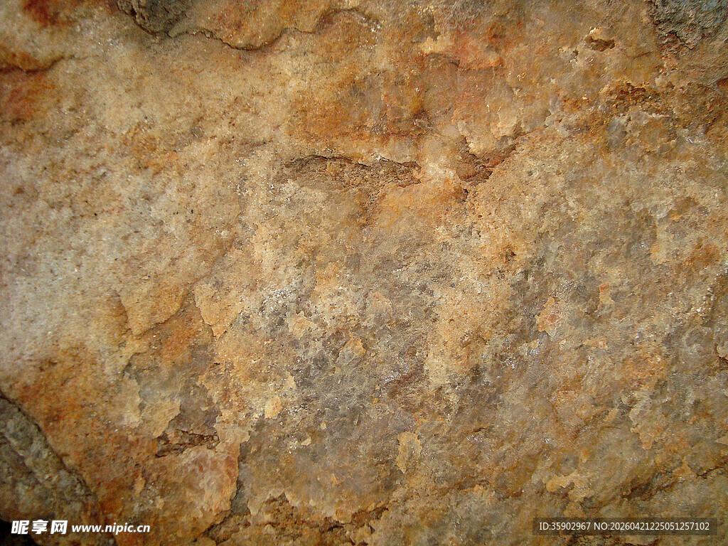 纹理独特的褐色岩石表面