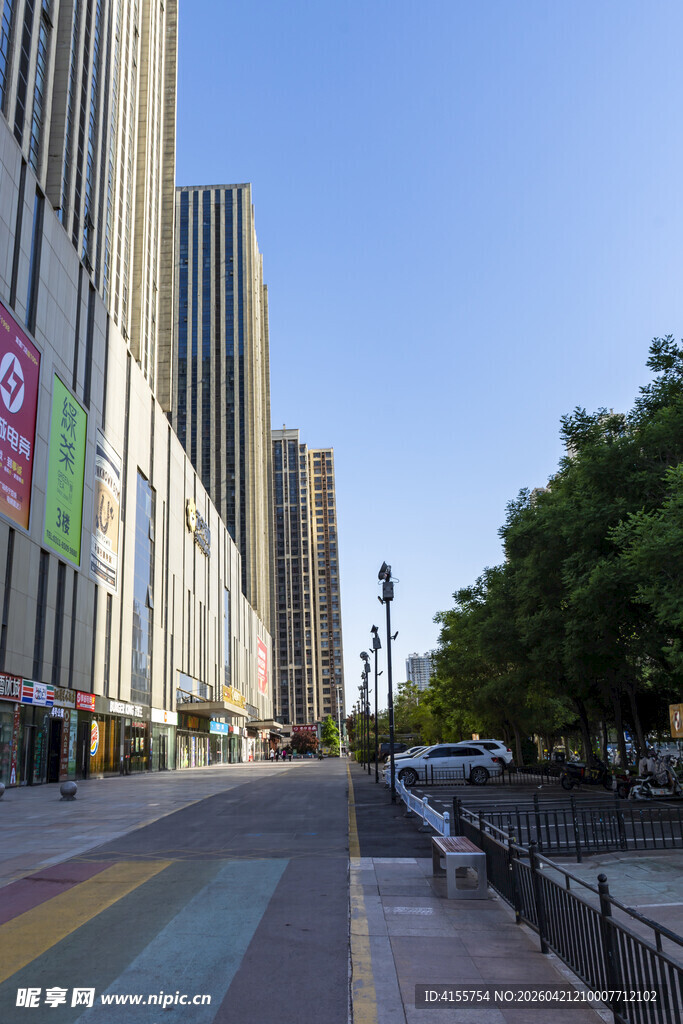 城市街道高楼风景