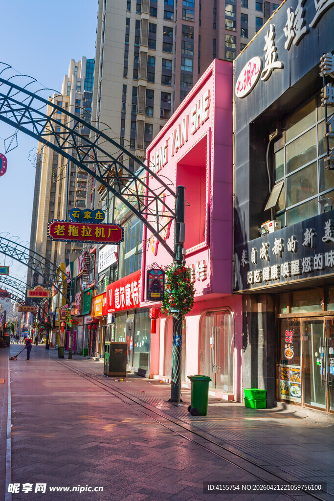 繁华都市商业街景象