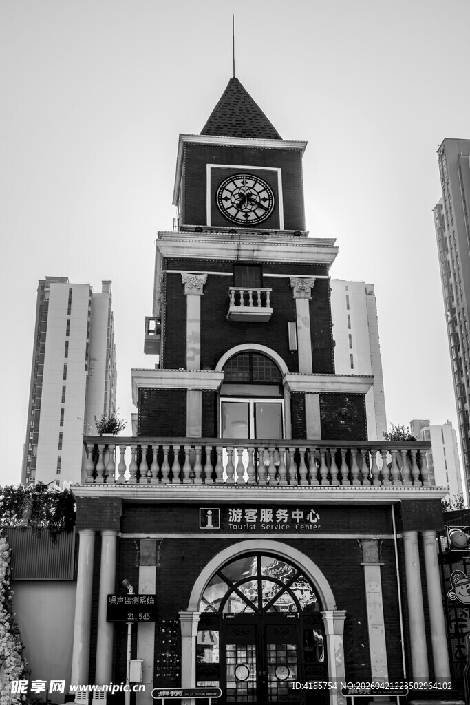 复古钟楼建筑外观