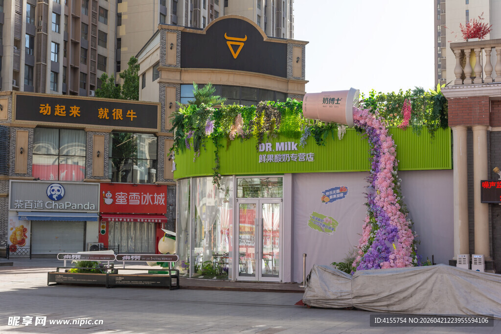 城市街头特色装饰店铺外观
