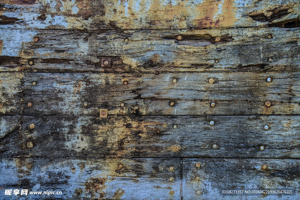 老旧斑驳的锈蚀木板