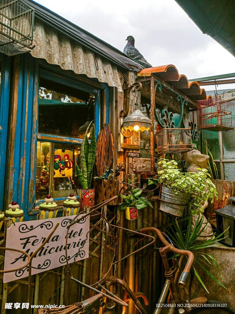 复古风绿植小店外景