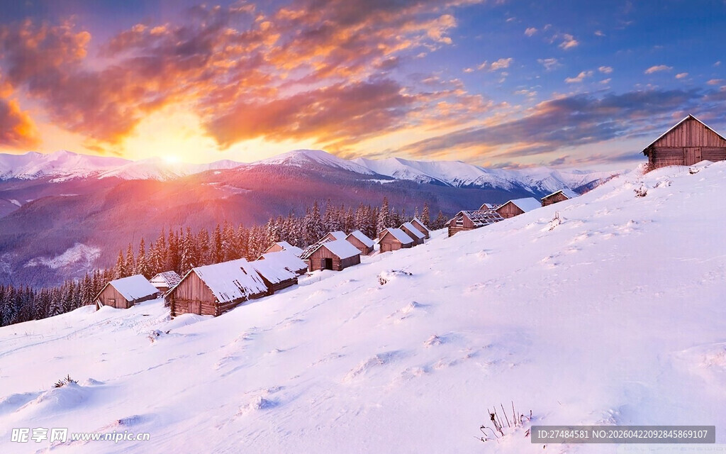 雪山上的壮丽日出美景