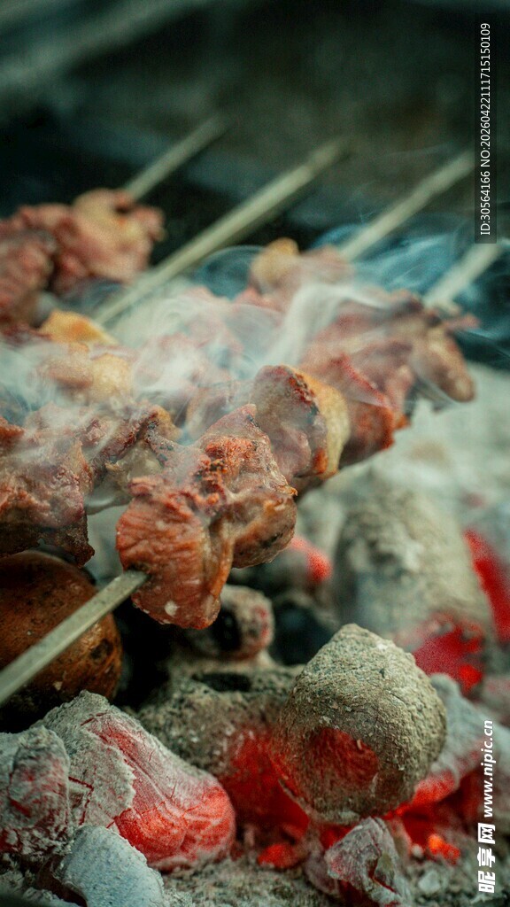 炭火上的美味烤肉