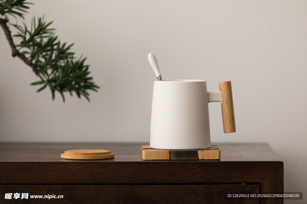 白色陶瓷咖啡器具