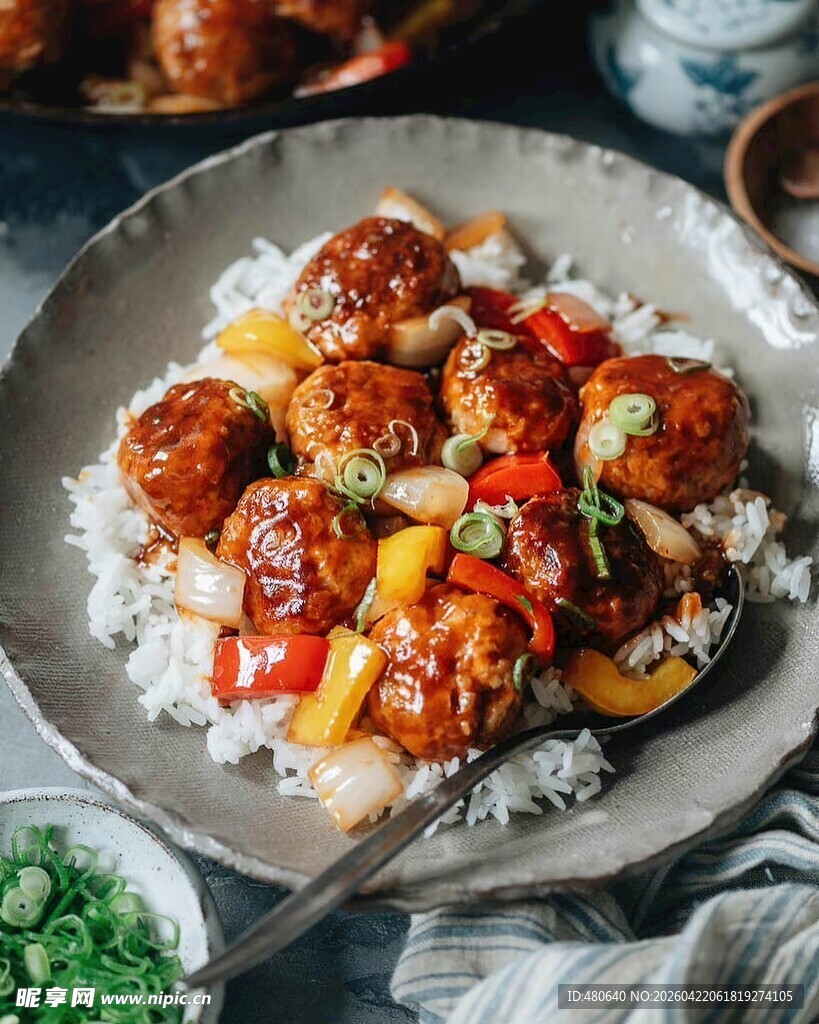 美味糖醋肉丸盖浇饭